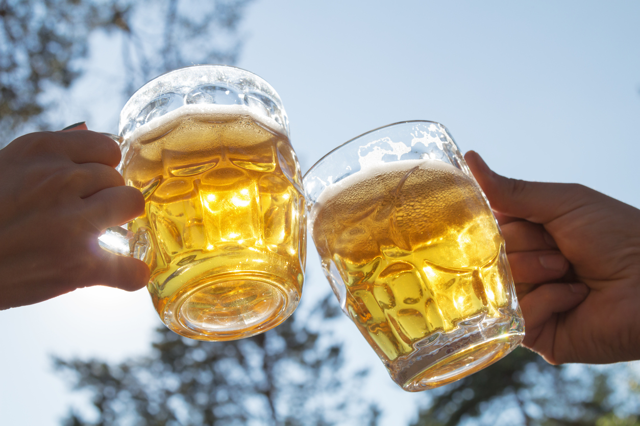 Uống nhiều rượu bia là nguyên nhân bệnh gout phổ biến