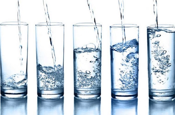 Khi sử dụng allopurinol, bệnh nhân cần uống ít nhất 2l nước/ngày