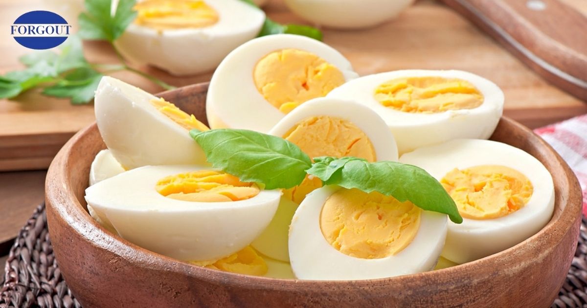 Trứng luộc là món ăn sáng chế biến nhanh và phù hợp cho gout